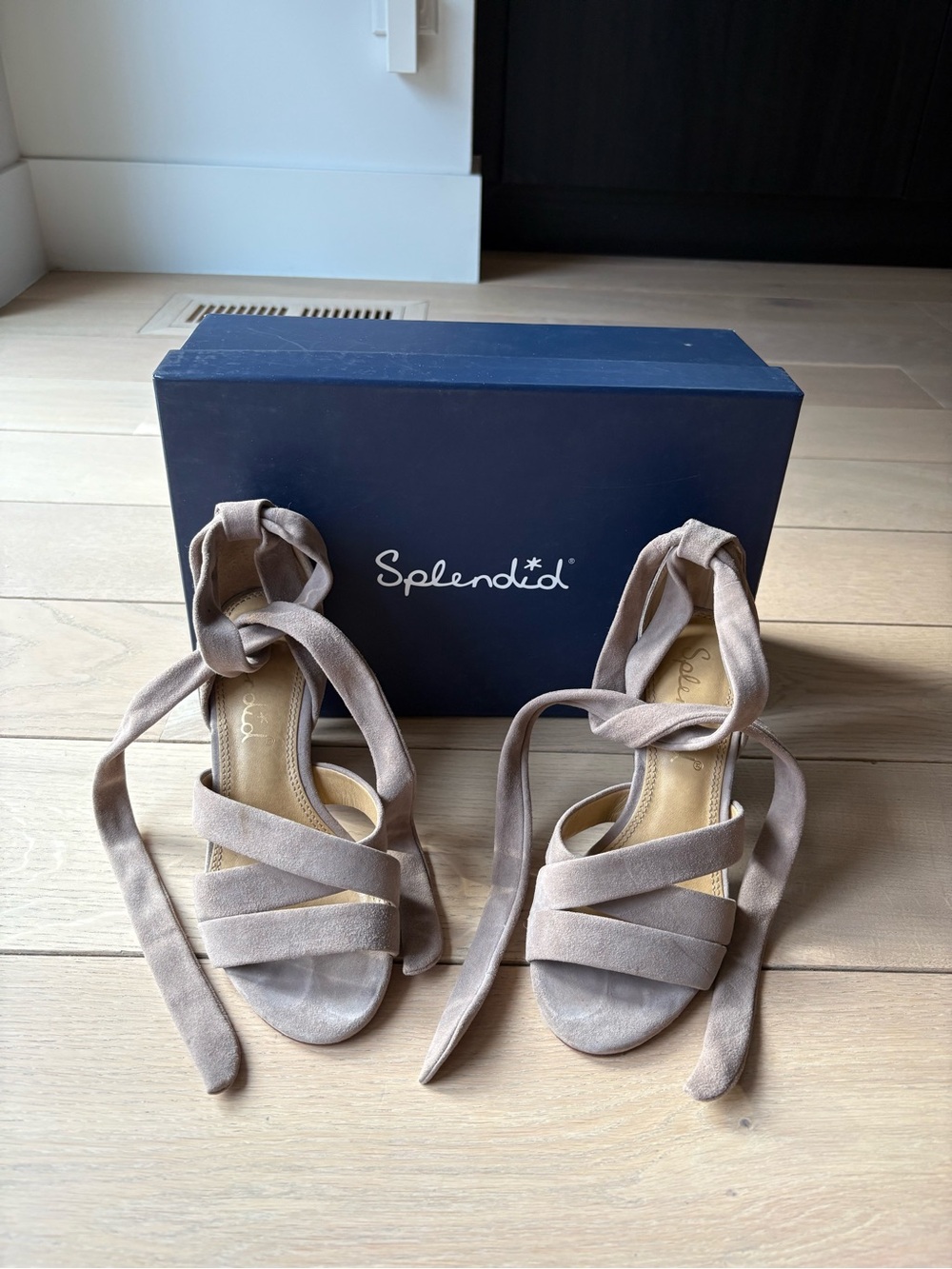 Splendid Taupe Suede heel
